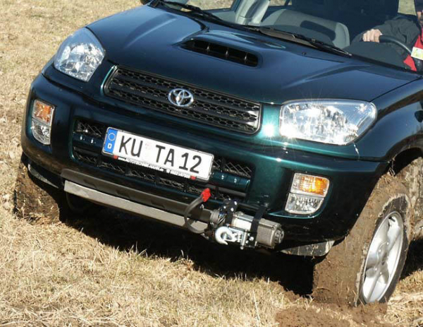 Frontaufnahme Toyota RAV-4 ab '02, inkl. Abdeckung